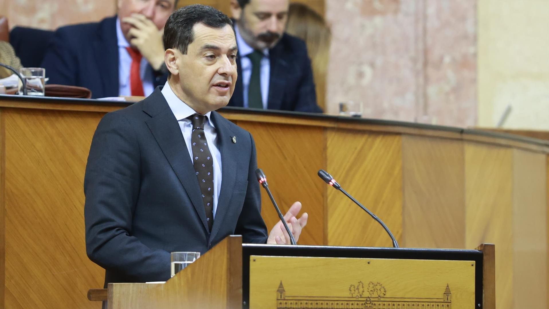 El presidente de la Junta de Andalucía, Juanma Moreno, interviene en el debate sobre el estado de la Comunidad en el Pleno del Parlamento