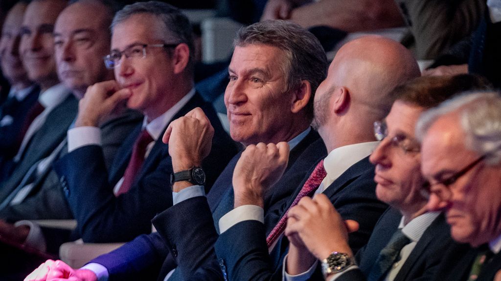 Feijóo ve muy "desesperado" a Pedro Sánchez y asegura que "si alguien está jugando con las cartas marcadas es la Fiscalía"