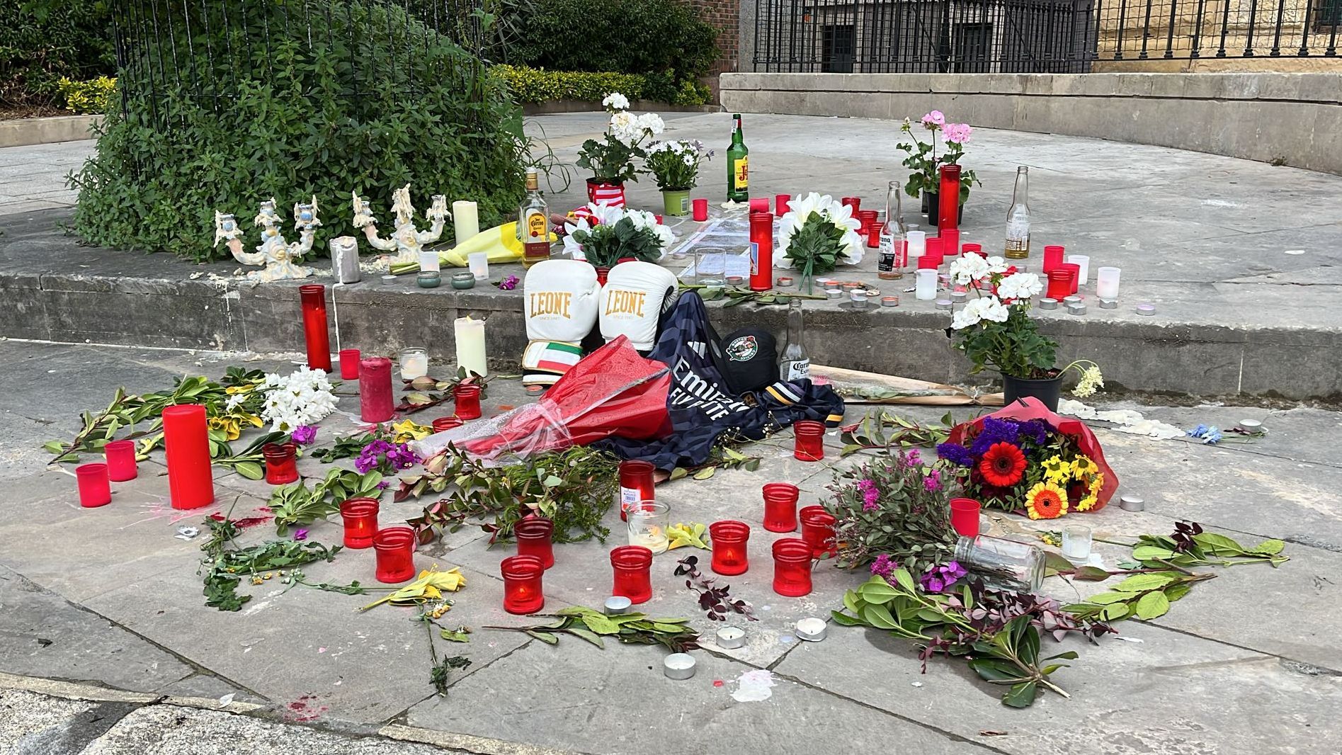 Flores en el lugar donde se produjo el crimen