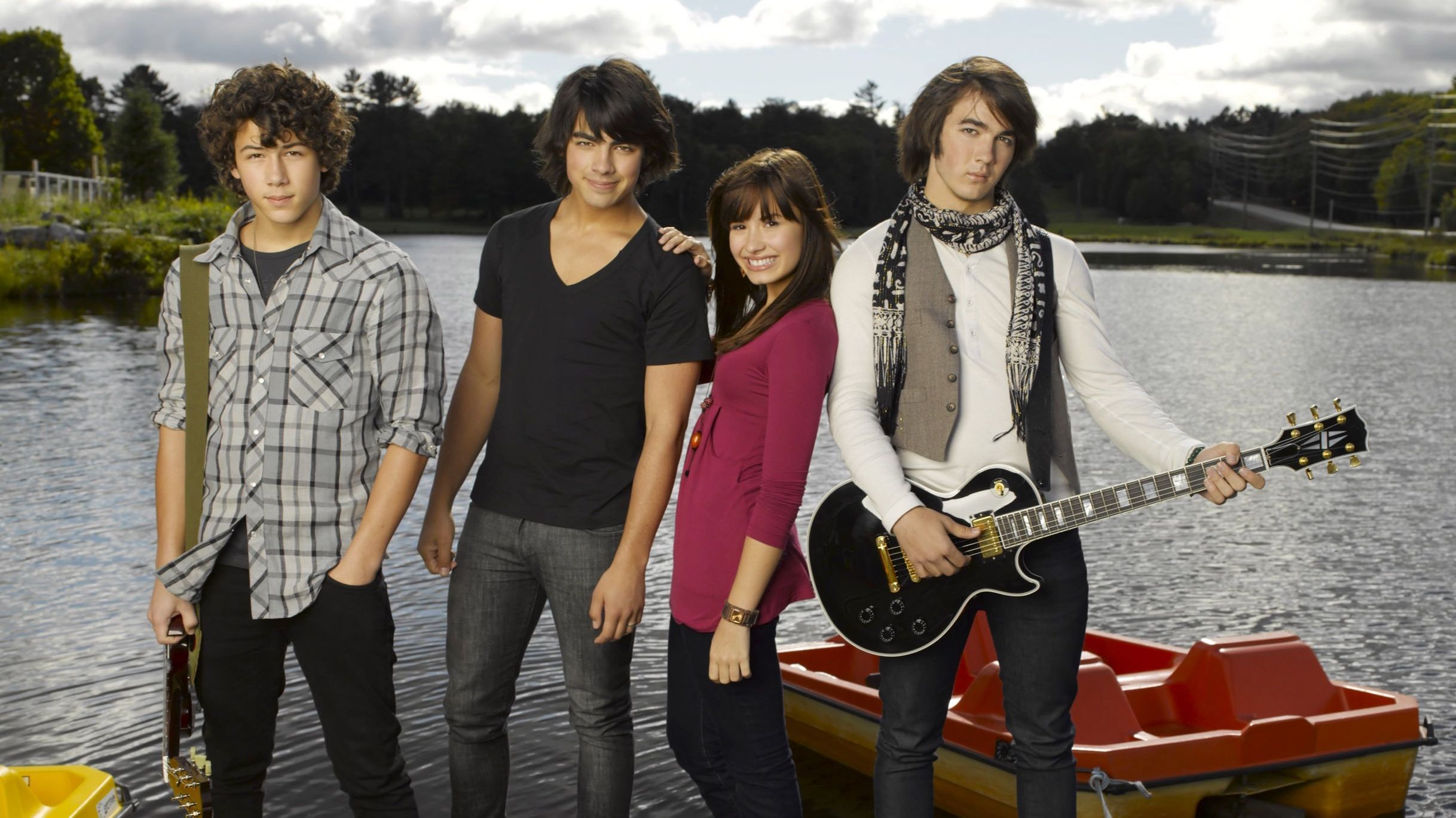 Imagen de Demi Lovato y los Jonas Brothers en 'Camp Rock'