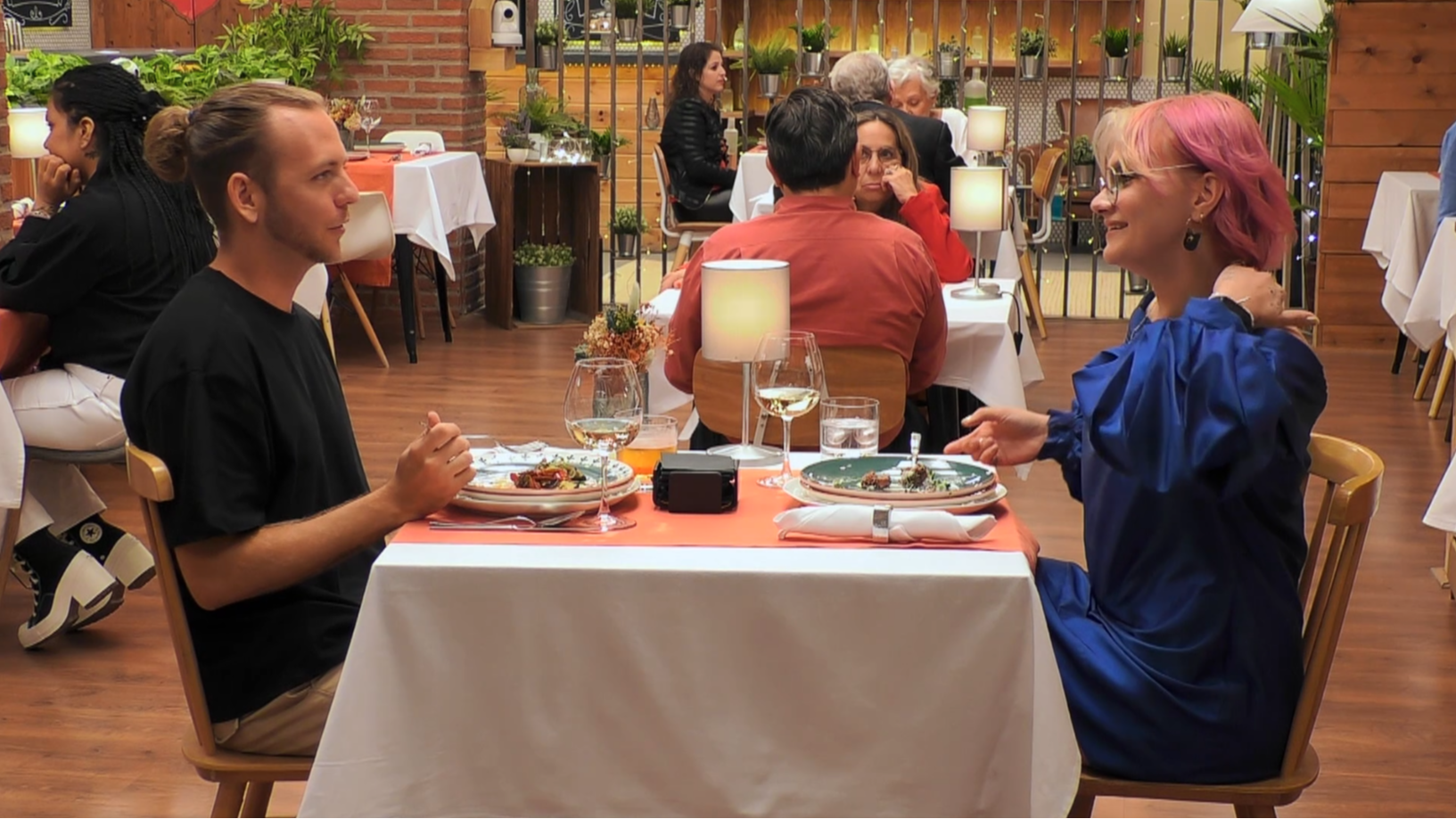 Joel y Vicky disfrutan de su cita en 'First Dates'
