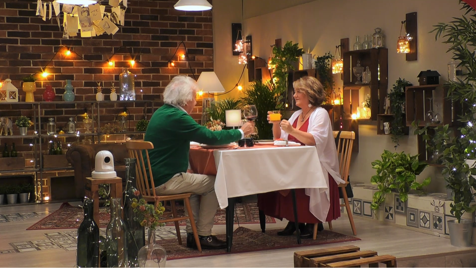 José Luis e Isabel brindan por el amor en 'First Dates'