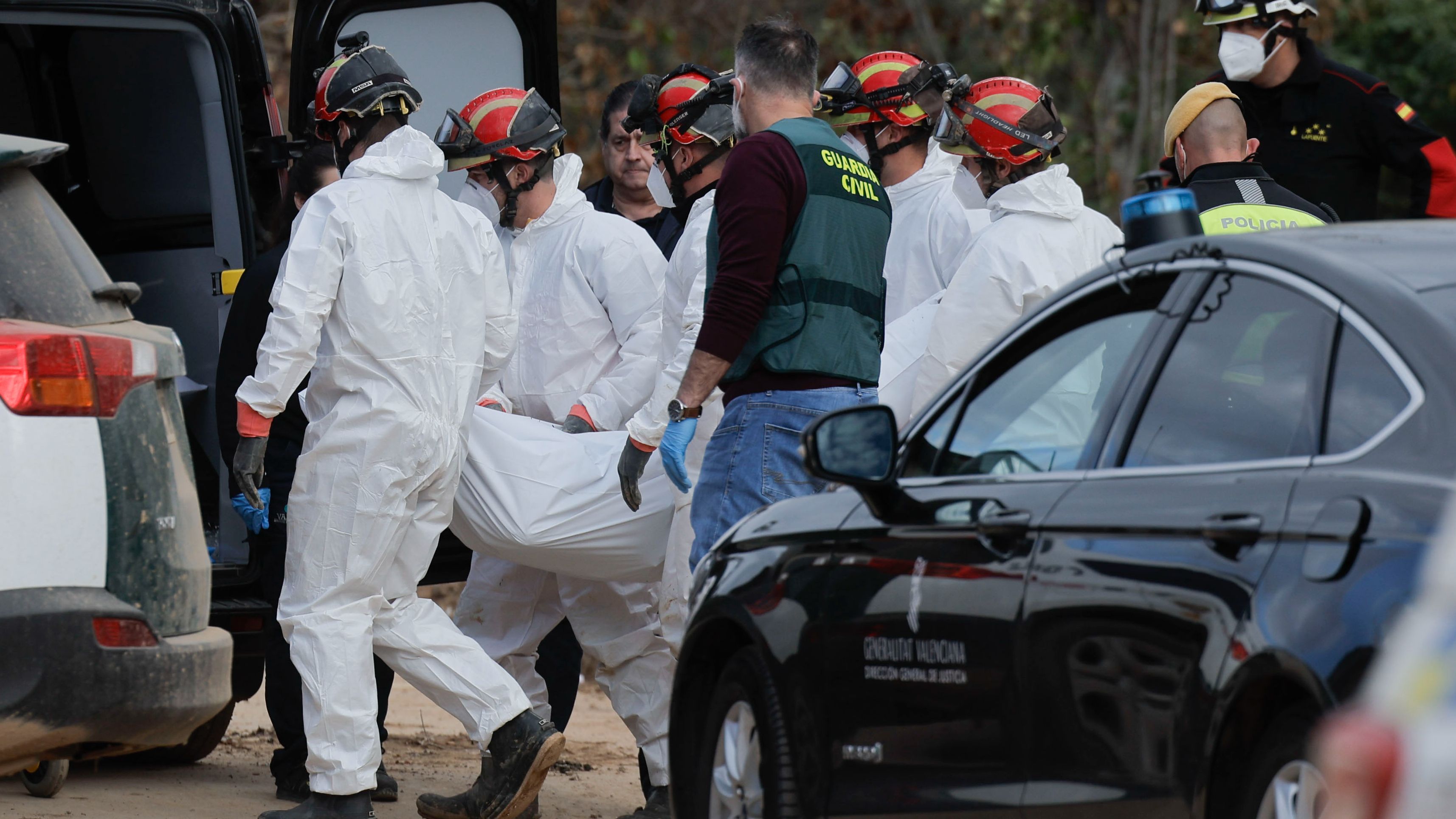 La UME encuentra un cuerpo en Paiporta que podría ser el de uno de los cuatro desaparecidos en la DANA La UME encuentra un cuerpo en Paiporta que podría ser el de uno de los cuatro desaparecidos en la DANA
