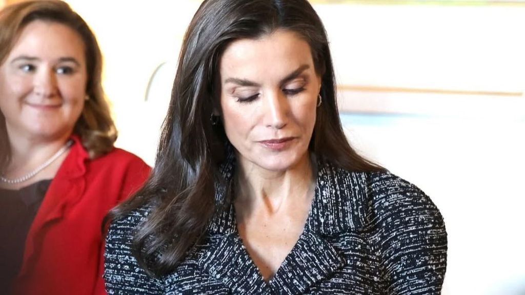 Letizia, con conjunto de tweed de Alberta Ferretti