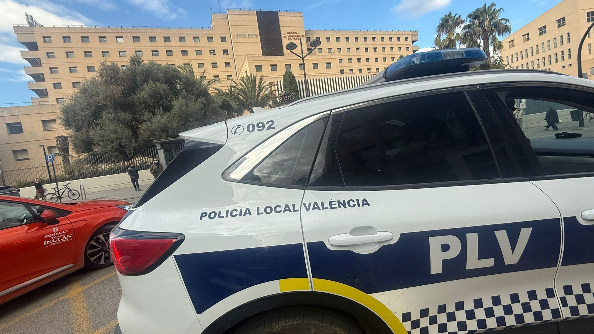Los policías escoltaron a la ambulancia que llevó al bebé al hospital