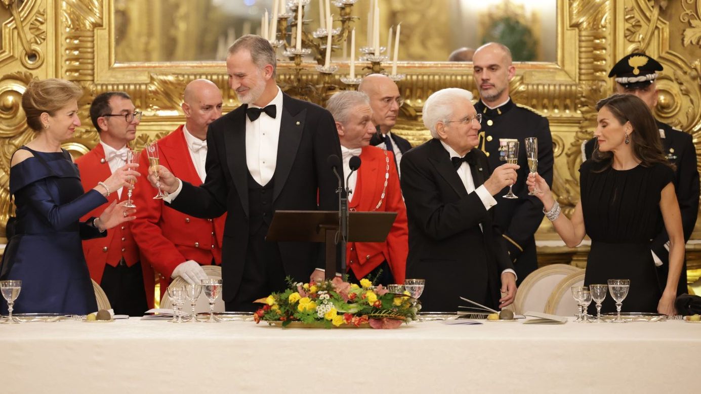 Los reyes, el presidente italiano y su hija en la cena de gala.