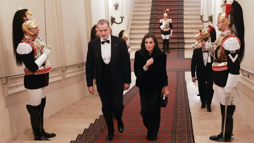 Los reyes en la cena de gala.