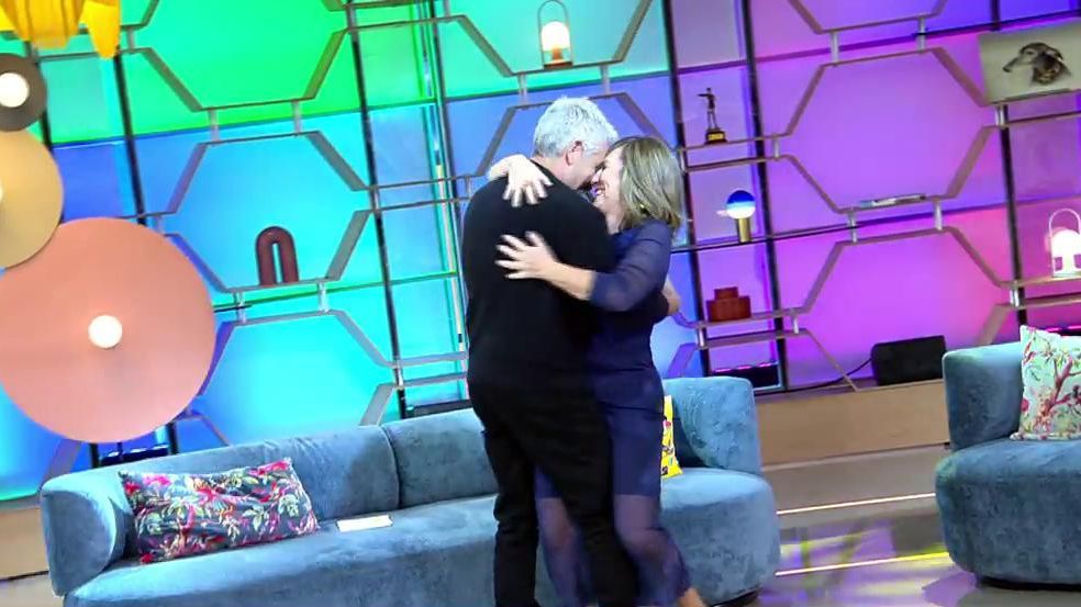 Paco y Pilar bailan apasionadamente