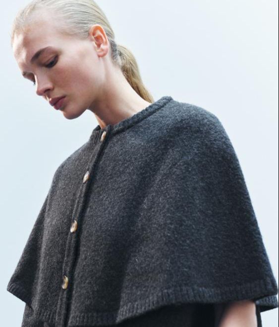 Chaqueta tipo capa, de Zara
