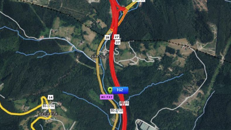 El accidente tuvo lugar sobre las 15 horas y provocó retenciones de las que alertó Trafico