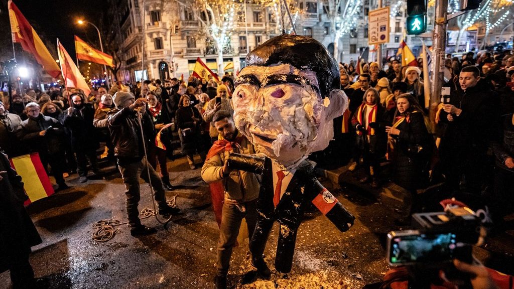 EuropaPress 5661783 decenas personas celebran entrada ano nuevo calle ferraz enero 2024 madrid