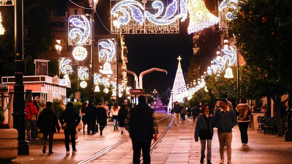 Imágenes del alumbrado navideño, a 11 de diciembre de 2024 en Sevilla