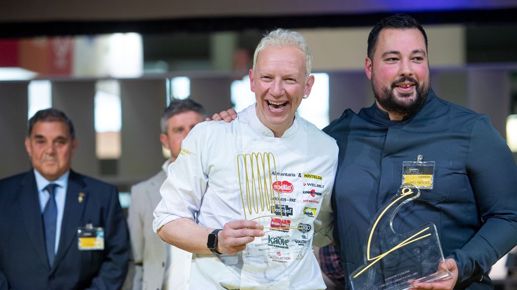 Toño Rodríguez y Miguel López, ganadores del cocinero y camarero del año 2024, respectivamente