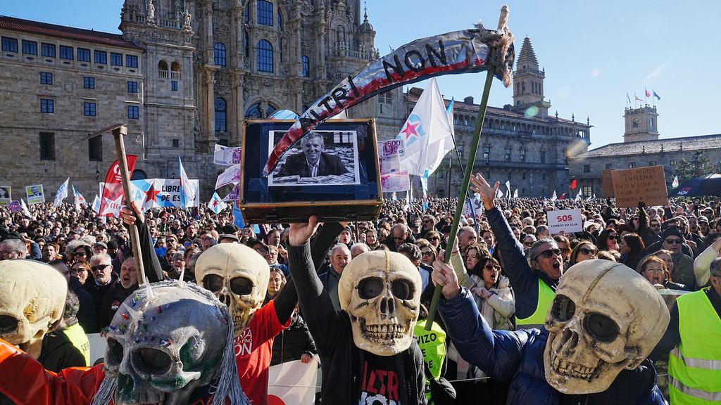 Manifestación en Santiago contra la instalación de fábrica de celulosa de Altri en Palas de Rey