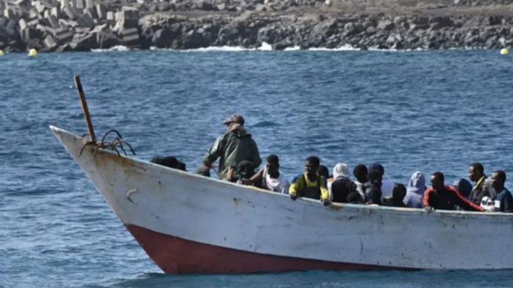 Imagen de archivo de un cayuco llegando a la isla de El Hierro.