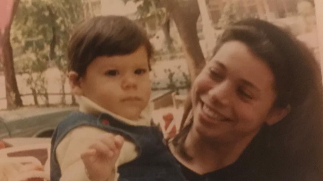 Así fue la infancia de Can Yaman: su madre comparte sus imágenes más tiernas (Imagen de Instagram: @guldemcan)