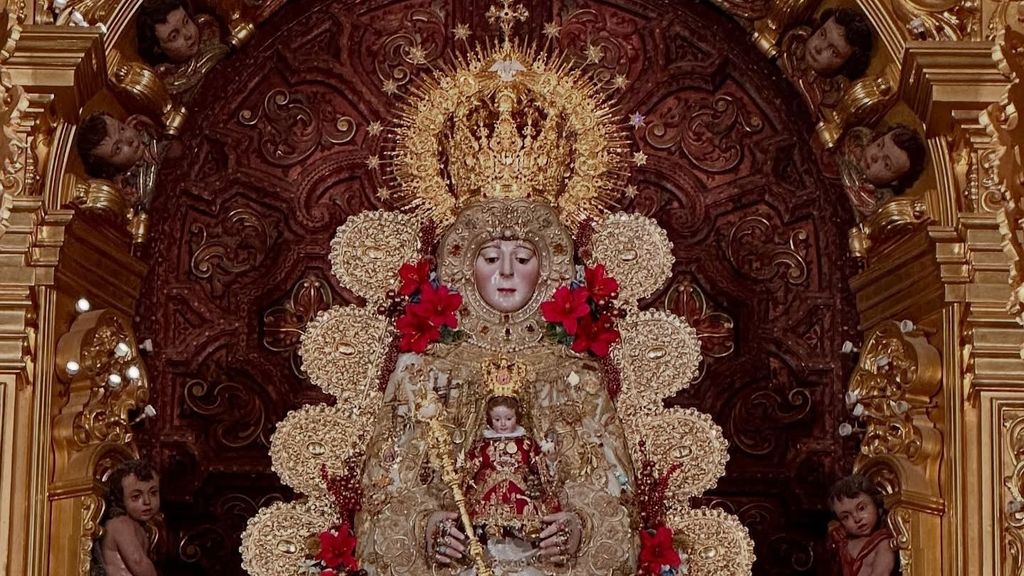 La Virgen del Rocío ya se encuentra vestida para celebrar la Navidad