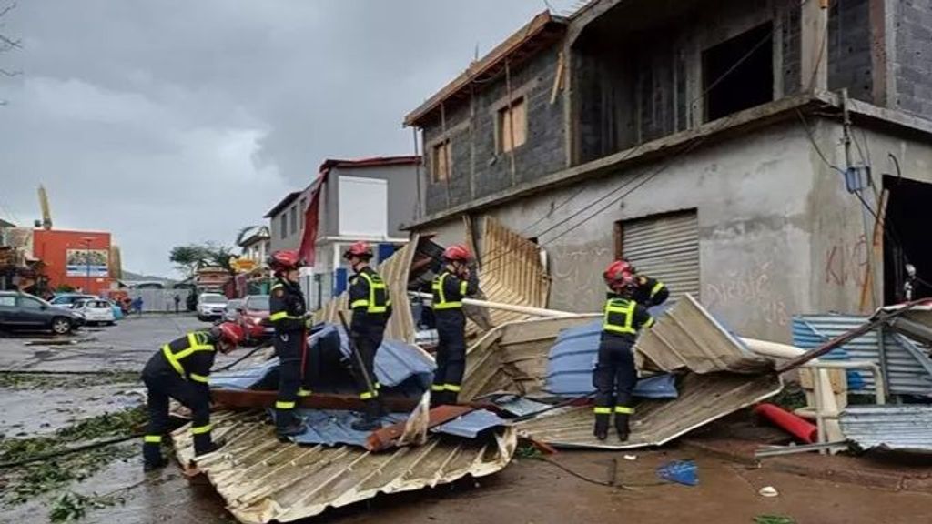 El ciclón Chido arrasa la isla francesa de Mayotte: las autoridades temen que haya mil muertos