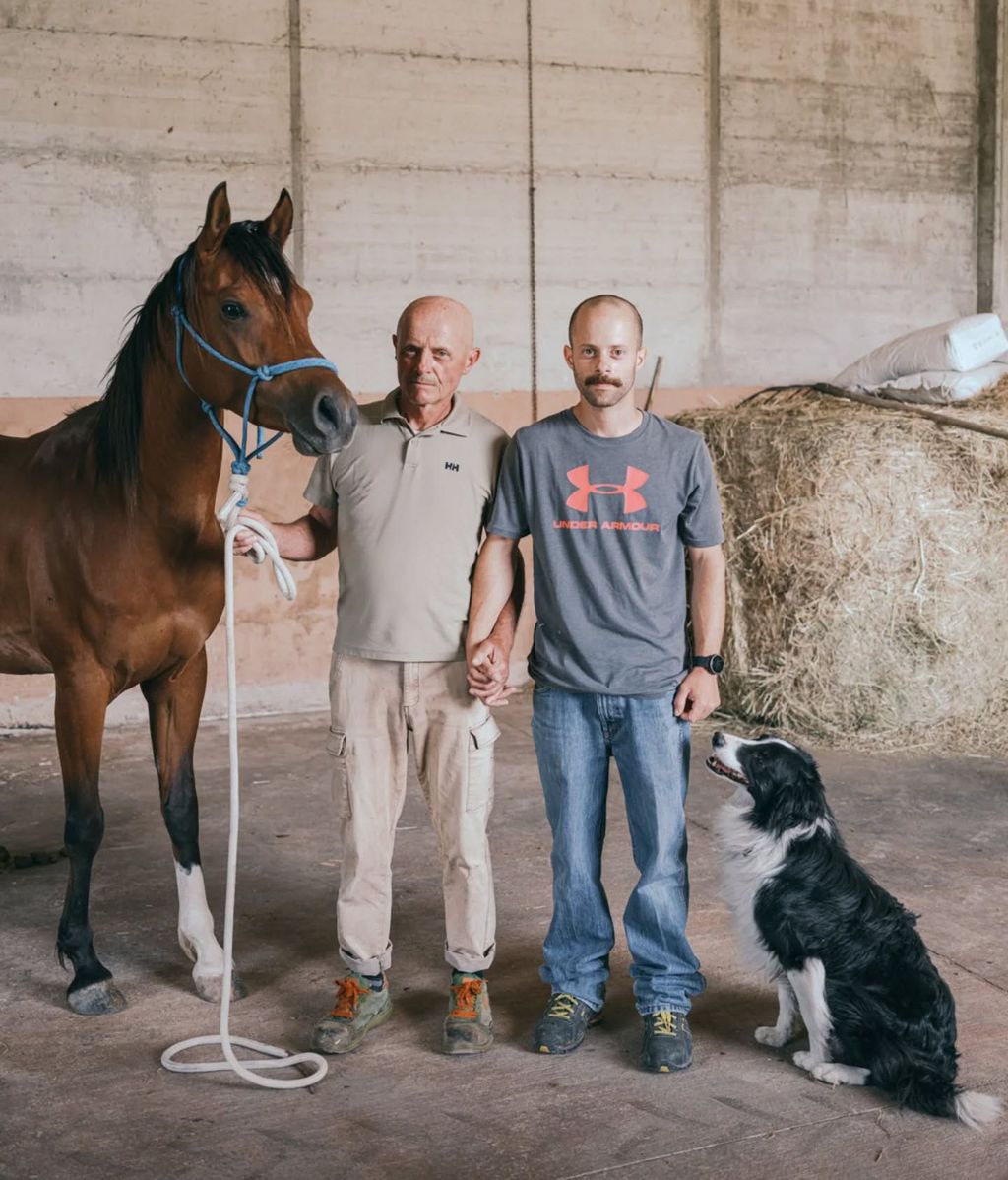 Padre e hijo en Fratte, Italia.