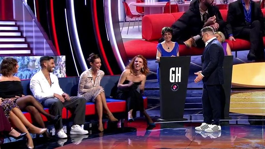 Jorge Javier Vázquez y la madre de Violeta reaccionan a la actitud de Edi y Adara en plató