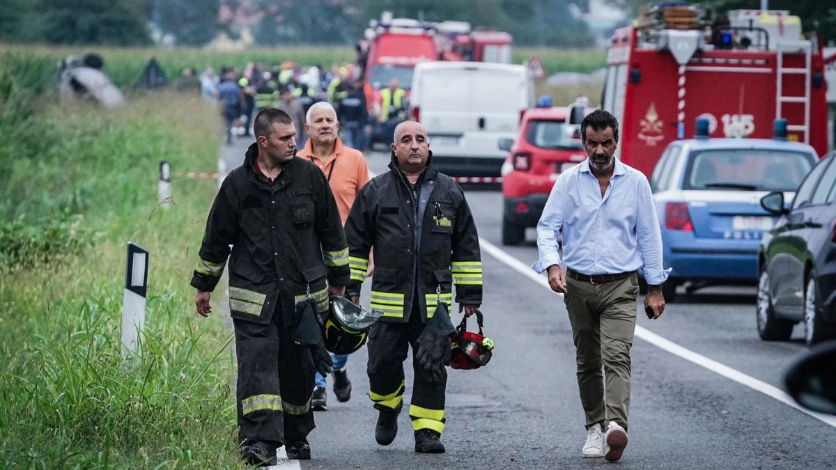 Bomberos italianos en una labor de rescate