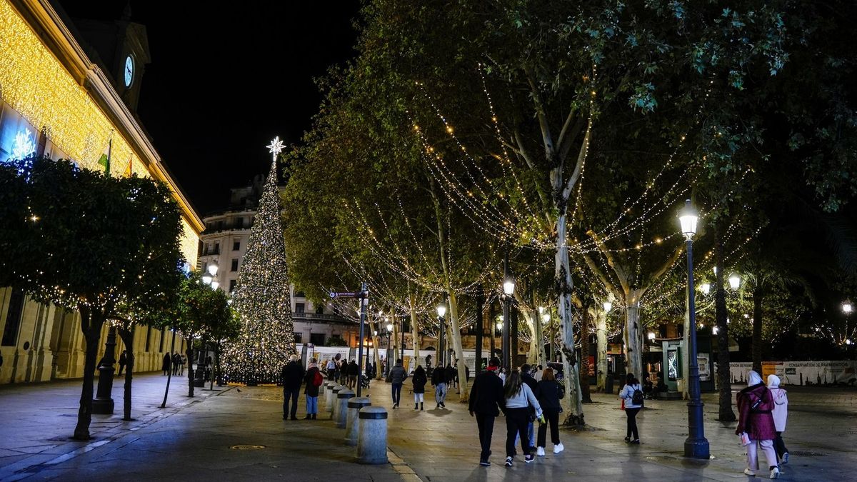 Imágenes del alumbrado navideño, a 11 de diciembre de 2024 en Sevilla