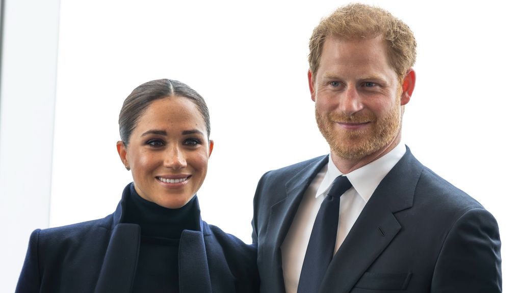 El príncipe Harry y Meghan sorprenden al mostrar a sus hijos en su 'christmas' tras dos años sin verles públicamente