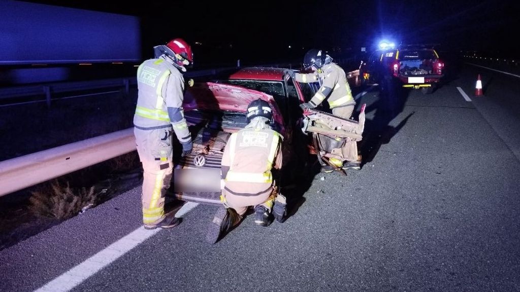 Servicios de emergencia intervienen en un accidente de tráfico en la A-7,