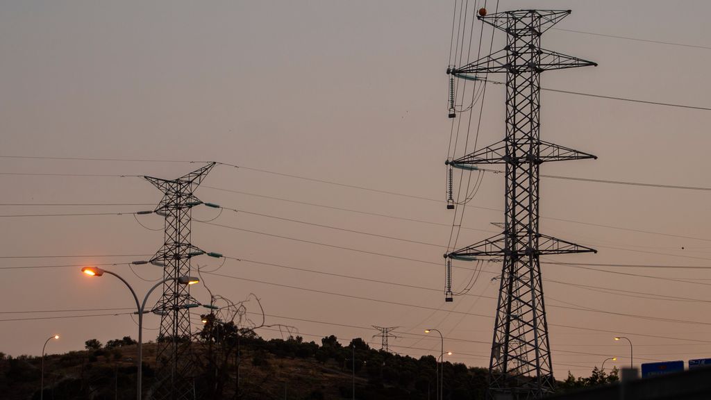 Torres de alta tensión para el transporte de la energía eléctrica