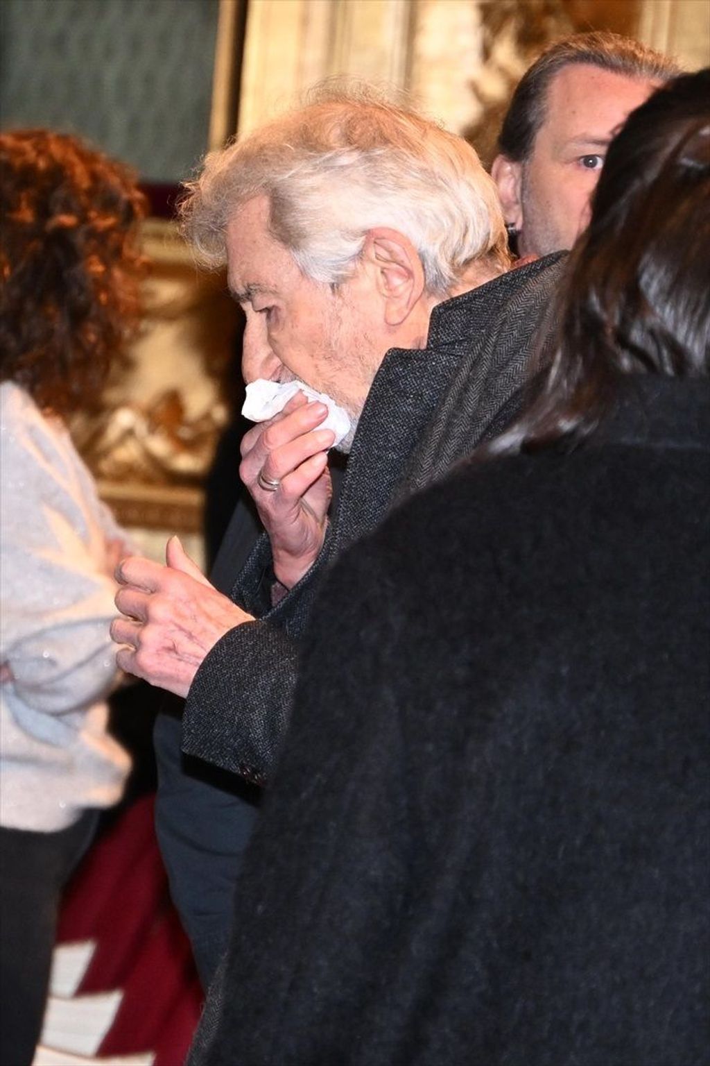 José Sacristán, emocionado en la capilla ardiente