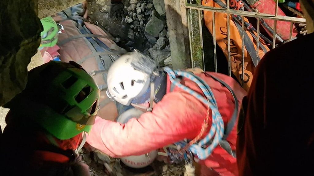 Los equipos de rescate italianos consiguieron rescatar en la madrugada de este miércoles a la espeleóloga Ottavia Piana, atrapada en una cueva al norte de Italia