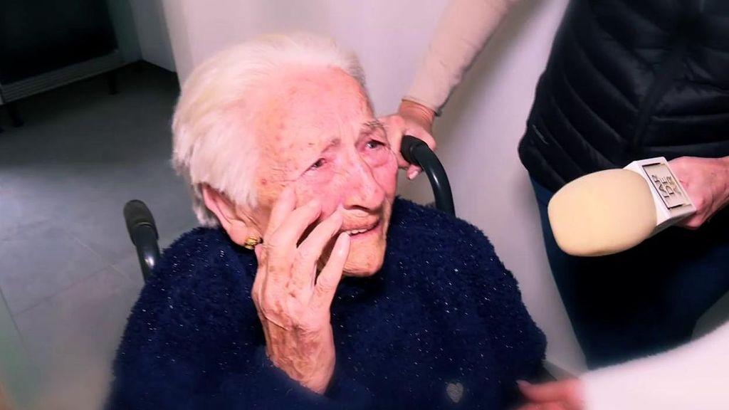 La emoción de Carmen, la mujer de 91 años que conmocionó a España durante la DANA, al ver por primera vez su casa reformada