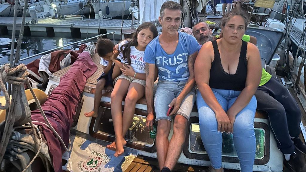 Así es el barco en el que vive la familia estafada de Las Palmas