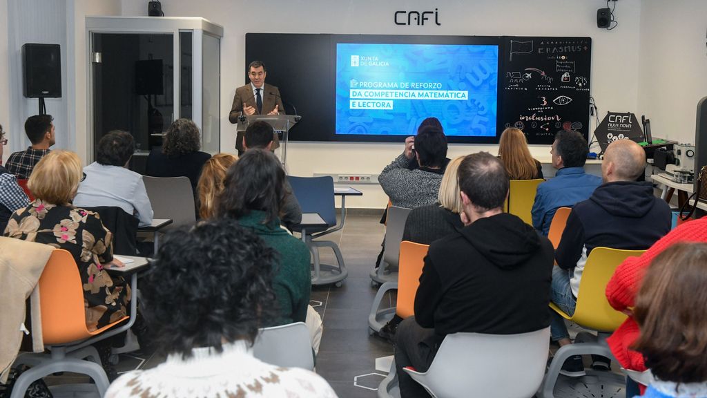 El conselleiro de Educación, Ciencia, Universidades e FP, Román Rodríguez, en la presentación del programa