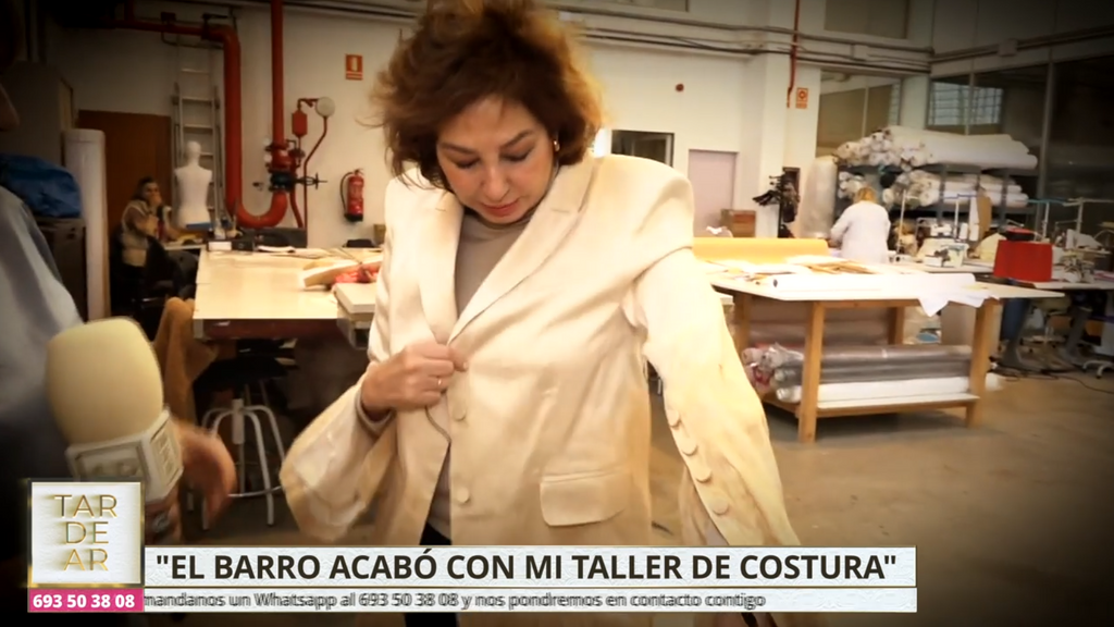 Ana Rosa cumple su promesa y visita a Hortensia, la modista que perdió su taller de costura tras la DANA