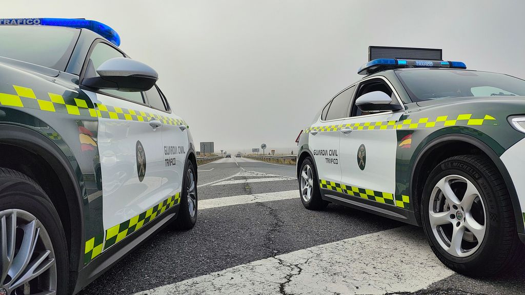 Muere un conductor al ser arrollado por un tren tras salirse de la carretera en Asturias