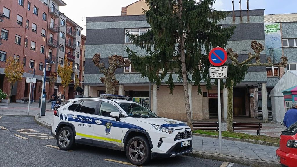 Una patrulla de la Policía Local de Etxebarri