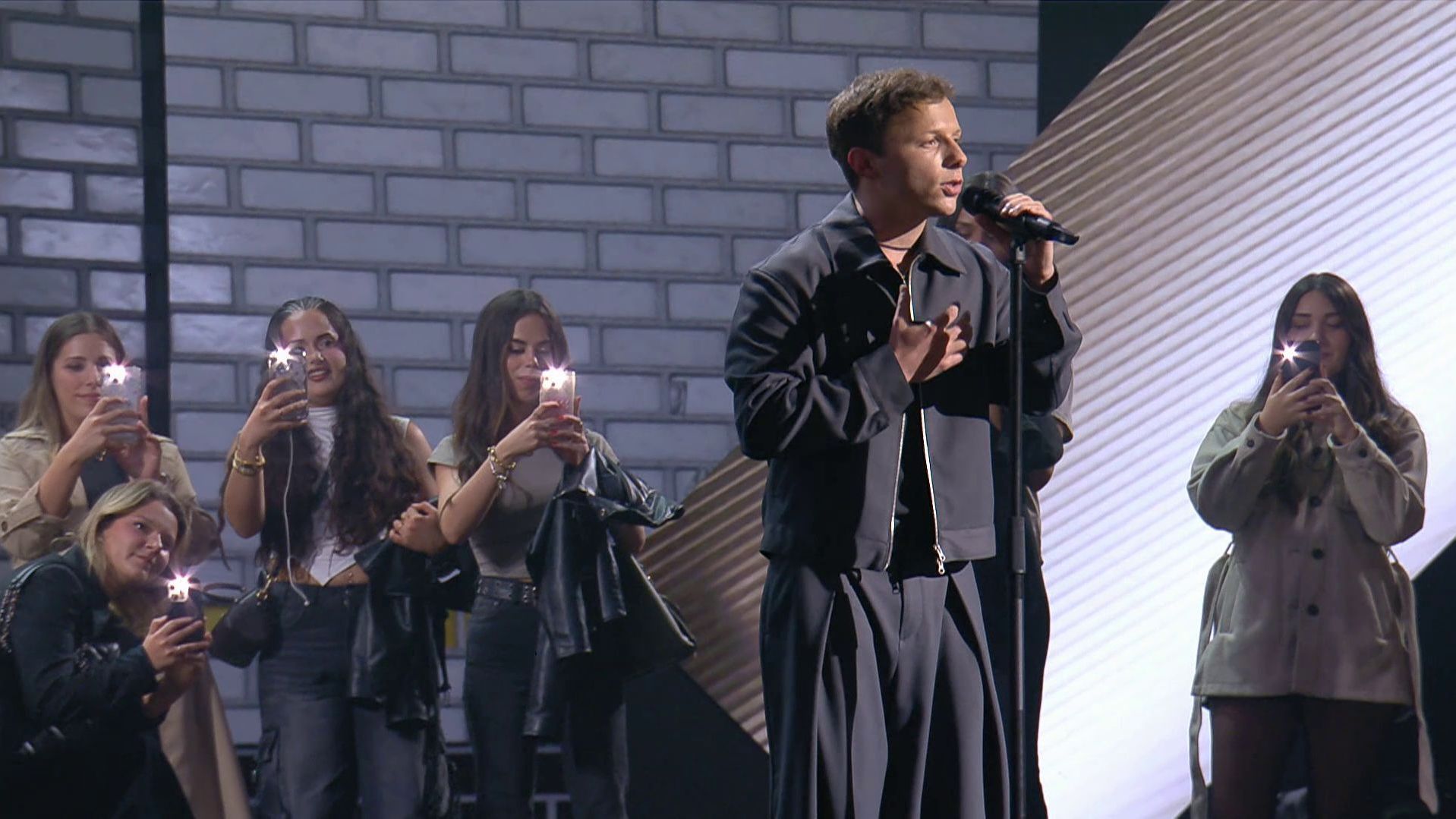 Ambrosio Cantú deja atrás el miedo y enamora con su voz en la gran final