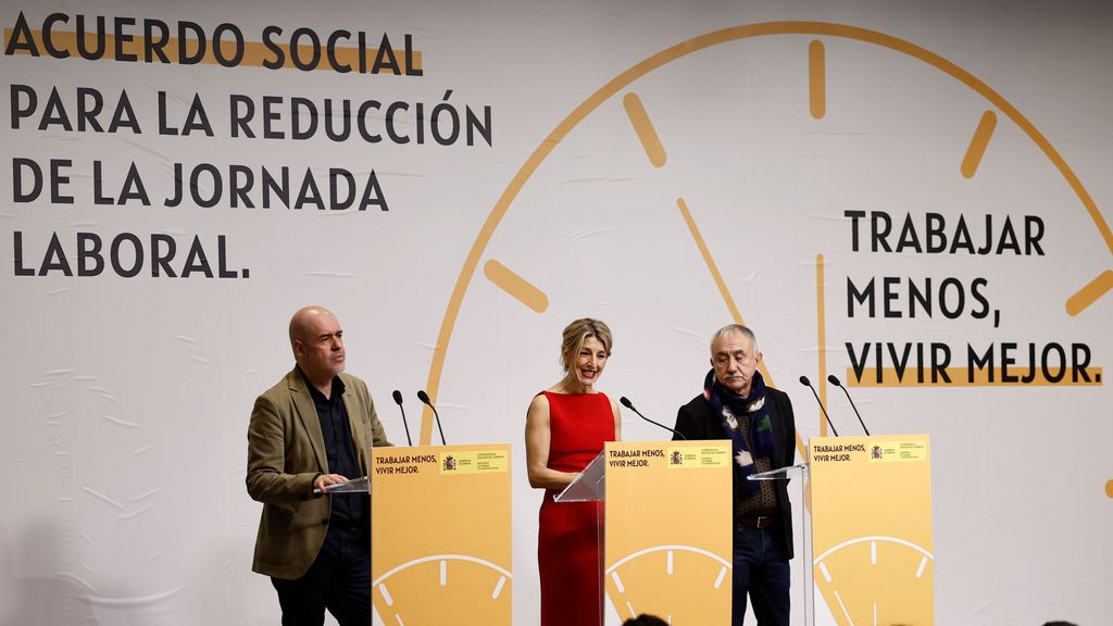 Gobierno y sindicatos firman el acuerdo para reducir la jornada laboral