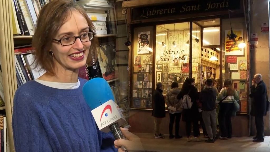 La librería Sant Jordi de Barcelona cierra entre lágrimas: necesitan vender todos sus libros cuanto antes