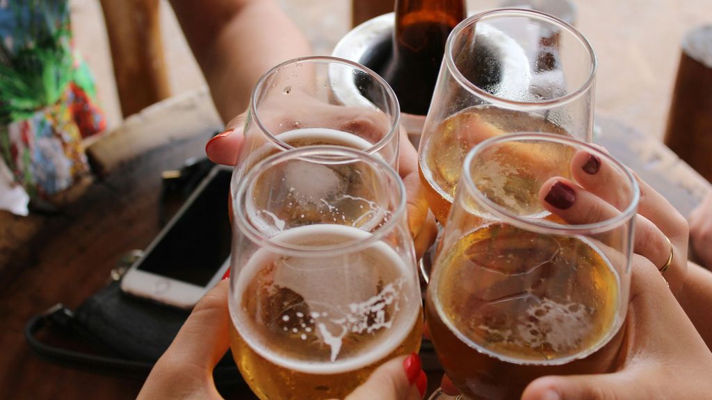 La mayoría de personas consumen alcohol ocasionalmente