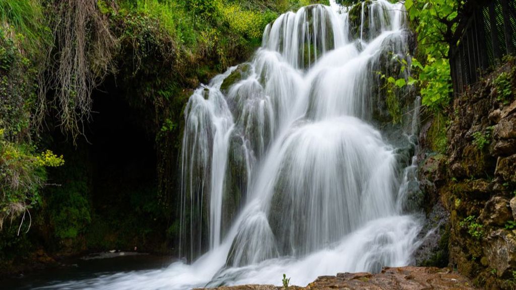 Las cascadas de este pueblo parecen sacadas de un paisaje noruego