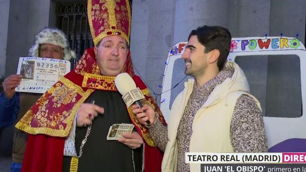 Juan 'El Obispo' lleva 20 días haciendo cola en el Teatro Real para atraer a la suerte: "Hago esto desde hace 12 años"