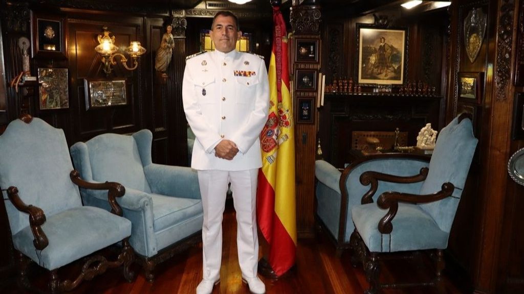 Luís Carreras-Presas en la Cámara del Comandante del buque.