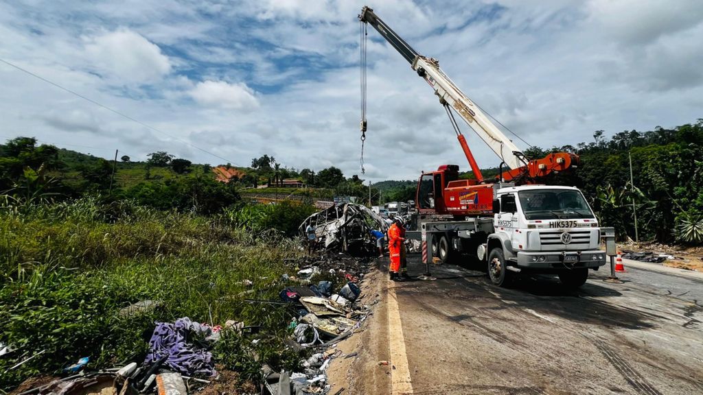 Brutal accidente múltiple en Brasil: 32 personas han muerto en un choque entre un autobús, un camión y un coche