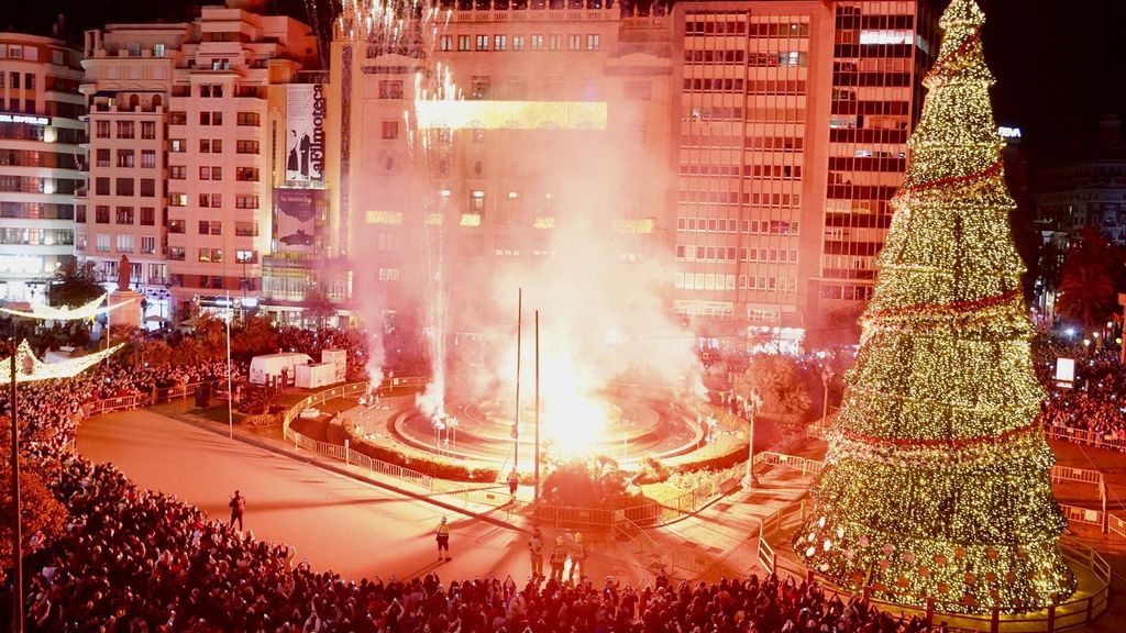 EuropaPress 6386065 encendido iluminacion navidena plaza ayuntamiento valencia diciembre 2024