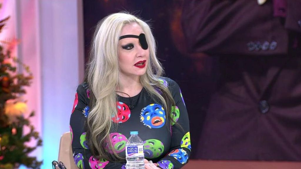 Alaska explica en 'TardeAR' sus problemas de visión que le han llevado a ponerse un parche en el ojo: "Yo creo que ha sido el estrés"