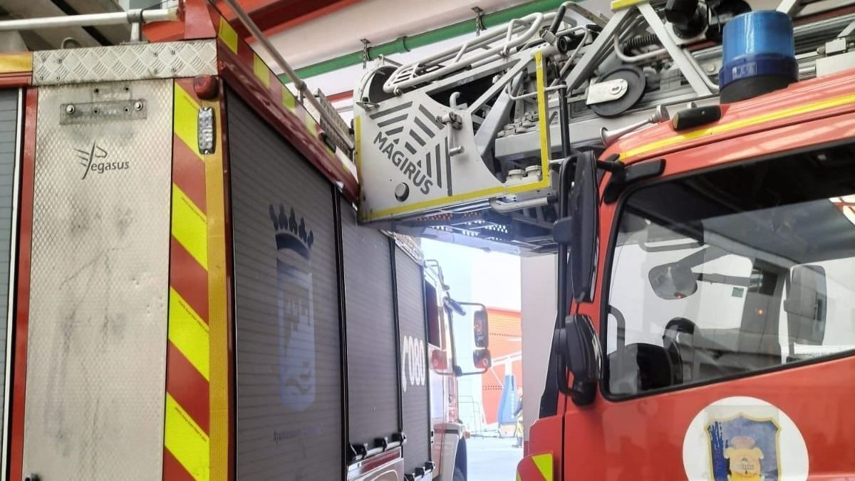 Detenido tras acceder a un camión en un parque de bomberos de Málaga y colisionarlo con otro vehículo dentro del recinto