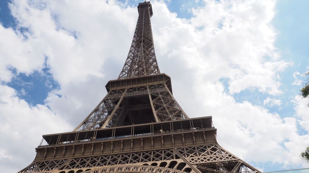 Imagen archivo de la torre Eiffel, París