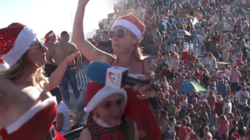 La fiesta por todo lo alto en Orihuela para celebrar la Navidad: miles de personas lo dan todo en la playa